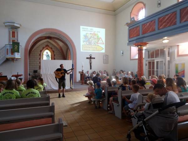 Jungschartag mit Gesang in der Kirche